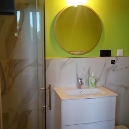 Cztery Pory Roku Z Lazienkami Do Wynajecia Apartment *